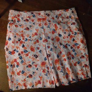 WHITE FLOWERED SHORT